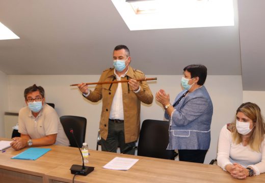 Pablo Lago toma posesión como alcalde anunciando que “o meu mandato seguirá o camiño marcado por José Luís García: mellorar a calidade de vida da xente de Brión”
